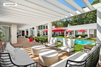 12 Glen Oak Ct in Wainscott, NY - Building Photo - Building Photo