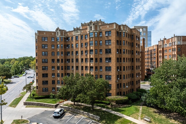 James Russell Lowell Apartments in Kansas City, MO - Building Photo - Building Photo