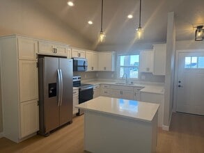 8397 St Norbert Dr in Neenah, WI - Building Photo - Building Photo