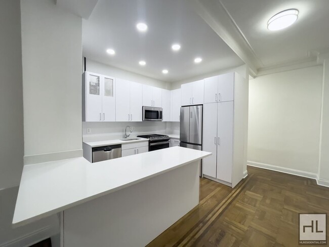 WEST 58 STREET, Unit 4C in New York, NY - Foto de edificio - Building Photo