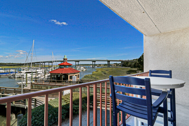 100 Helmsman Way in Hilton Head Island, SC - Building Photo - Building Photo