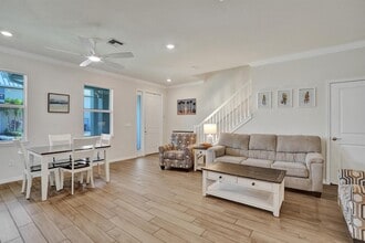 1300 Eucalyptus Dr in Hollywood, FL - Building Photo - Building Photo