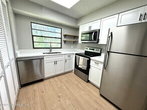 7090 Wiley Rd in Jacksonville, FL - Building Photo - Building Photo