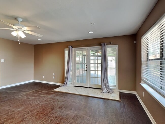 107 Laurel St in Lancaster, TX - Building Photo - Building Photo