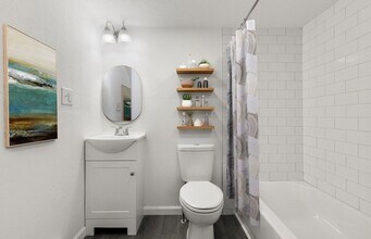 38 Forest St, Unit 2 in Danvers, MA - Building Photo - Building Photo