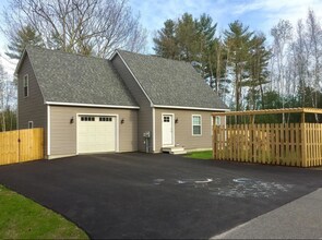 18 Lilac Ln in Kennebunk, ME - Building Photo - Building Photo
