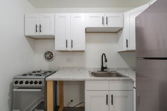 912 Brown St in Ann Arbor, MI - Foto de edificio - Building Photo