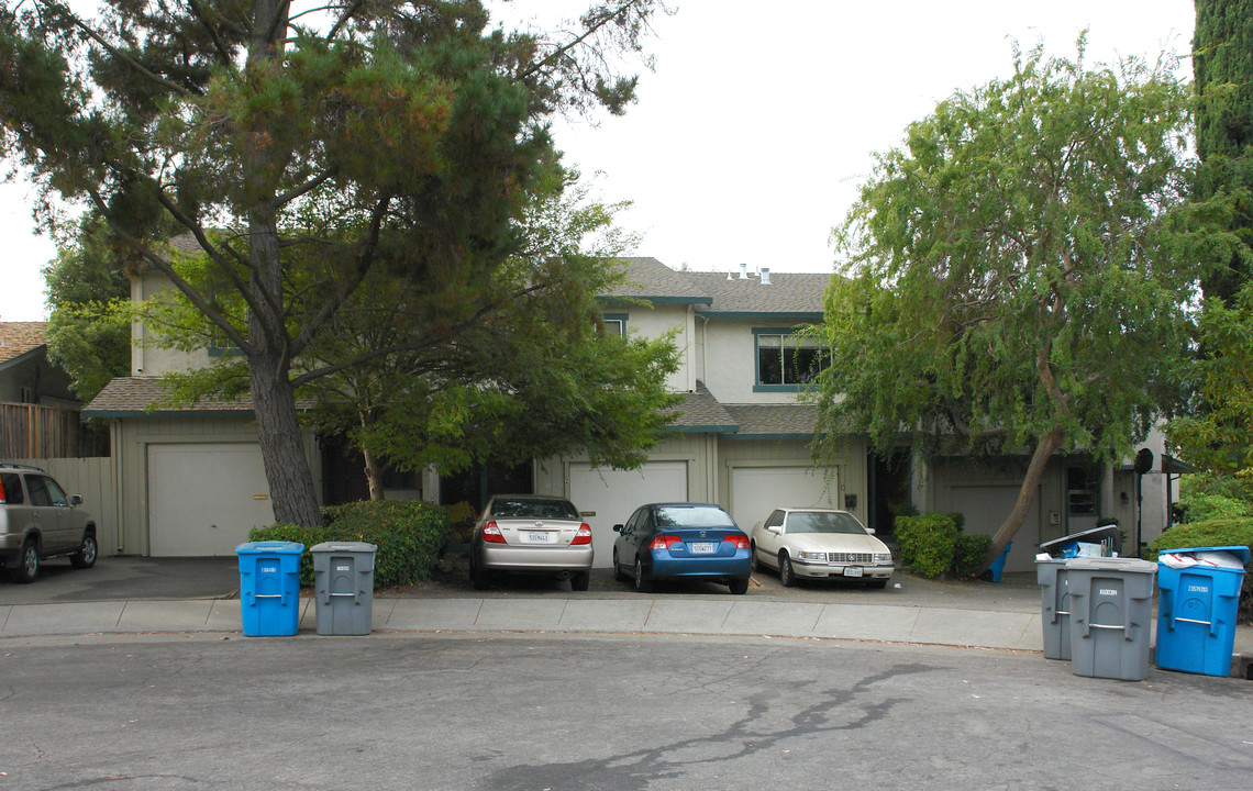 10249 Oasis Ct in Cupertino, CA - Building Photo