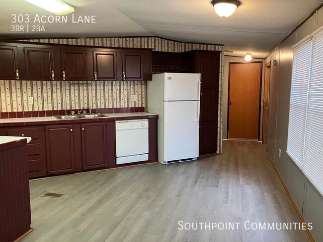 303 Acorn Ln in Greenwood, SC - Building Photo - Building Photo