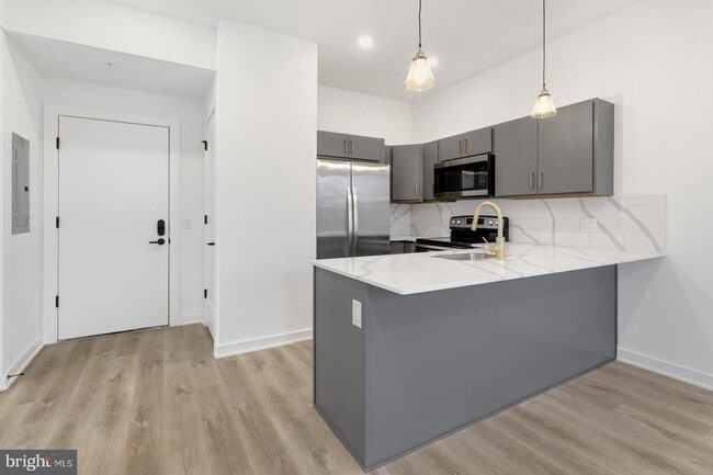 2046 E Lehigh Ave in Philadelphia, PA - Building Photo - Building Photo