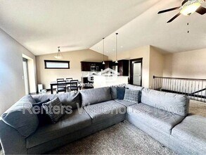 9664 Alderwood Dr in West Des Moines, IA - Building Photo - Building Photo