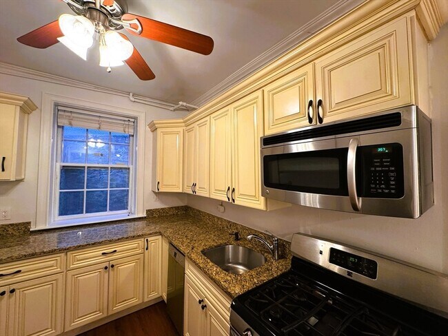 1253 Beacon St in Brookline, MA - Building Photo - Building Photo