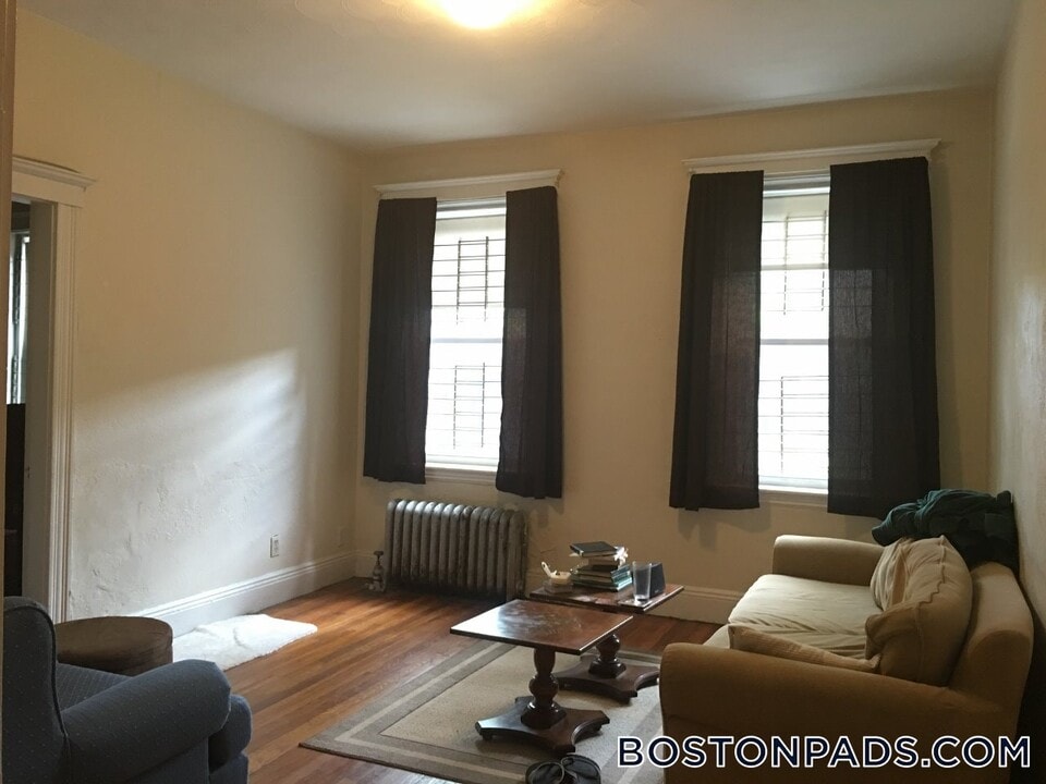 9 Egremont Rd in Boston, MA - Building Photo