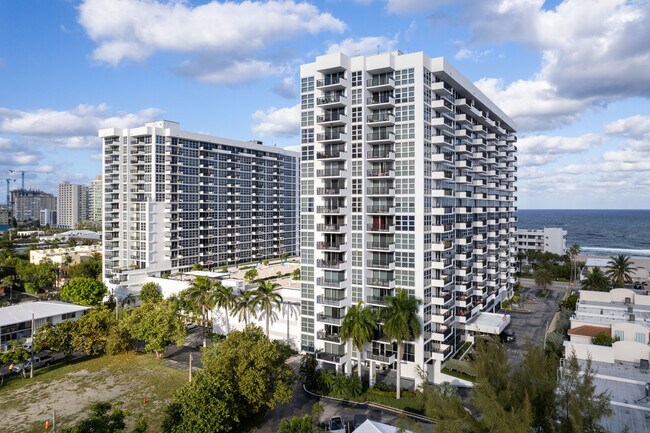 Silver Thatch Atlantic Plaza in Pompano Beach, FL - Building Photo - Primary Photo