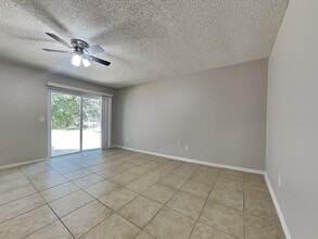 610 Charter Ct in Plant City, FL - Foto de edificio - Building Photo