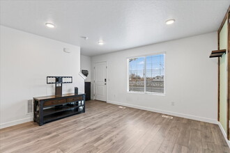 86 N Monitor Row in Saratoga Springs, UT - Building Photo - Building Photo