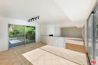 1054 Enchanted Way in Los Angeles, CA - Building Photo - Building Photo