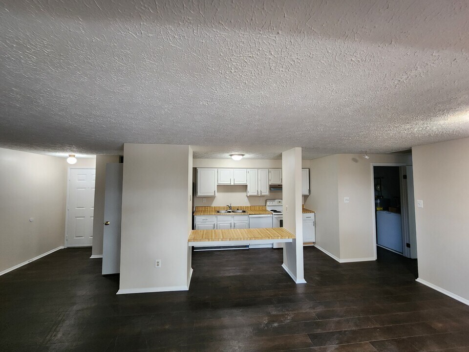 12421 Hickory Tree Way, Unit K in Germantown, MD - Foto de edificio