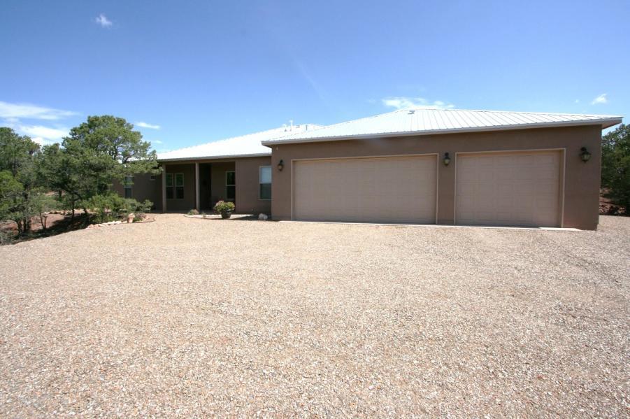 42 Express Blvd in Sandia Park, NM - Building Photo