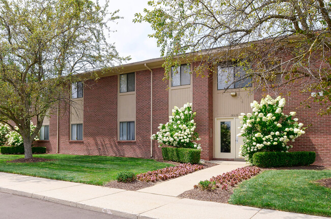 Tanglewood Apartments in Woodhaven, MI - Building Photo - Building Photo