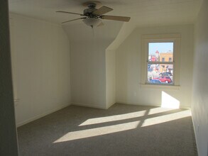 115 16th Ave SW, Unit upper in Cedar Rapids, IA - Building Photo - Building Photo