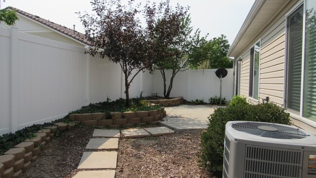 19510 E 50th Pl in Denver, CO - Foto de edificio - Building Photo