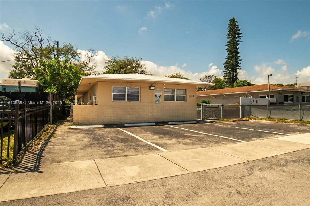 15940 NE 19th Ct in North Miami Beach, FL - Building Photo