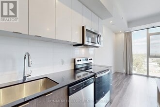 859 The Queensway in Toronto, ON - Building Photo - Building Photo
