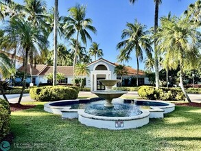 3131 Clint Moore Rd in Boca Raton, FL - Foto de edificio - Building Photo