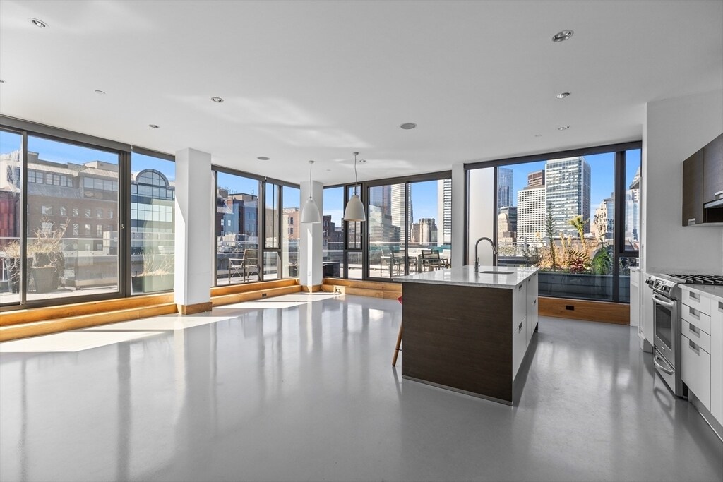 346 Congress St in Boston, MA - Building Photo