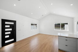 8439 Apperson St in Sunland, CA - Building Photo - Building Photo