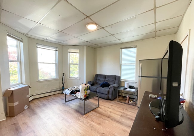 1572 Tremont St, Unit 2 in Boston, MA - Foto de edificio - Building Photo