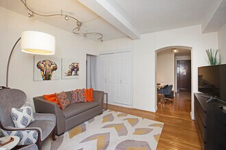 340 W 57th St in New York, NY - Building Photo - Building Photo