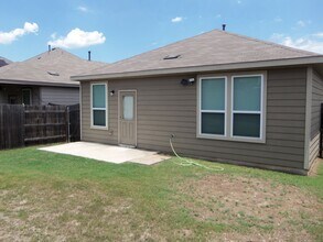 186 Buttonwood Dr in Buda, TX - Building Photo - Building Photo
