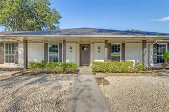 1900 Carriage Estates Rd in Sherman, TX - Foto de edificio - Building Photo