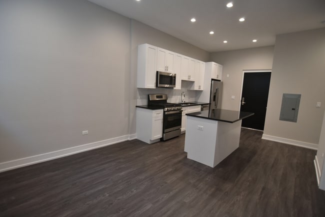 1734 W Greenleaf Ave in Chicago, IL - Building Photo - Building Photo