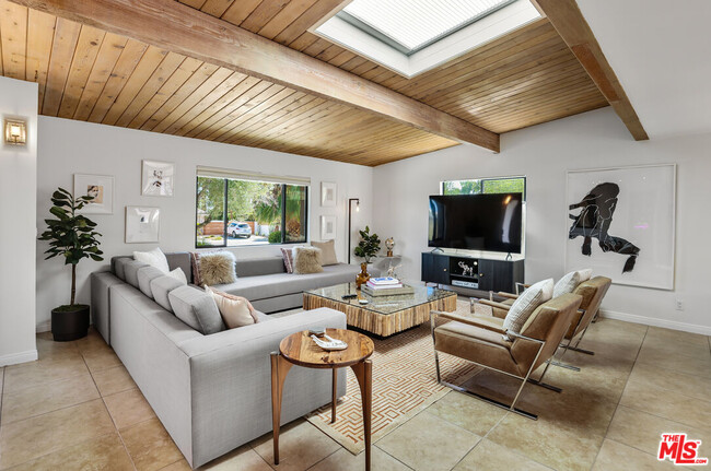 550 E Miraleste Ct in Palm Springs, CA - Building Photo - Building Photo