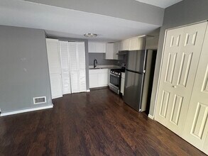 4W S Fernwood Dr in Bolingbrook, IL - Building Photo - Building Photo