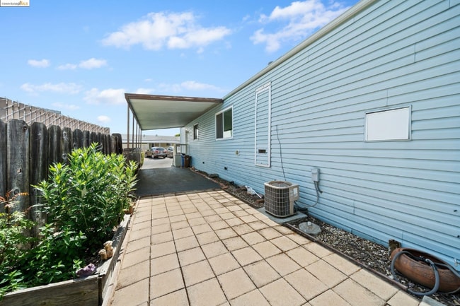 463 Balfour Rd in Brentwood, CA - Foto de edificio - Building Photo