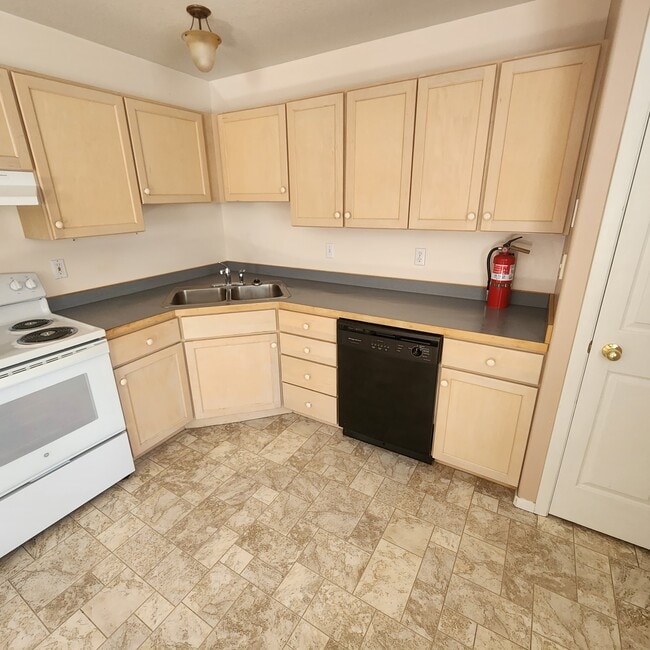 207 Quinella St, Unit 2 in Belgrade, MT - Building Photo - Building Photo