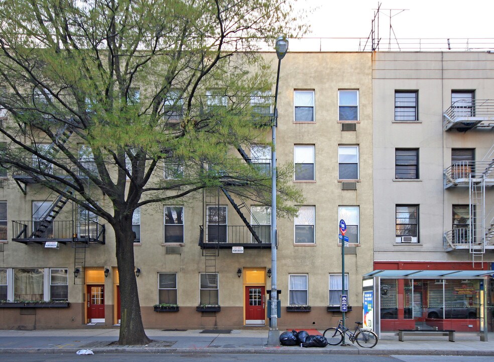 564 Hudson St in New York, NY - Foto de edificio