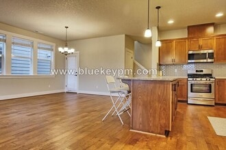 15119 NW Rossetta St in Portland, OR - Building Photo - Building Photo