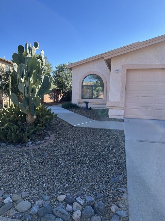148 E Camino De Diana in Green Valley, AZ - Building Photo - Building Photo