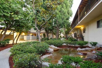 Walnut Heights in Walnut, CA - Foto de edificio - Building Photo