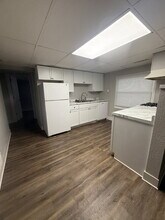 422 1/2 Broad St in Des Moines, IA - Building Photo - Building Photo