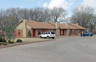 Wimbledon Square in Edmond, OK - Building Photo - Building Photo