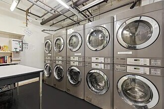 140 E 40th St in New York, NY - Building Photo - Building Photo