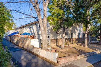 583 Marengo Ave in Pasadena, CA - Building Photo - Building Photo