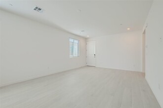 9770 Redwood Cascade St in Las Vegas, NV - Building Photo - Building Photo