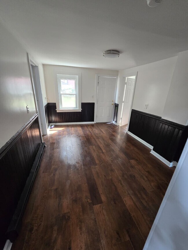 135 Willow St, Unit 1 in Meriden, CT - Building Photo - Building Photo